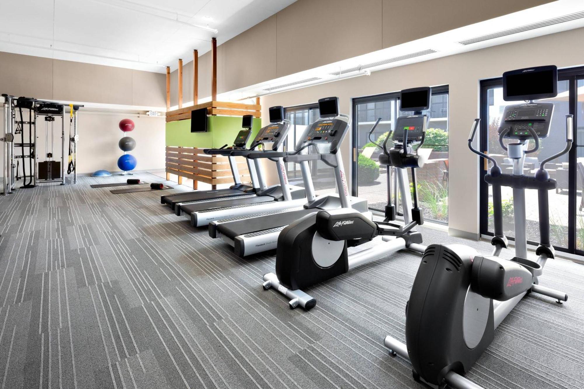 Courtyard By Marriott Pittsburgh Airport