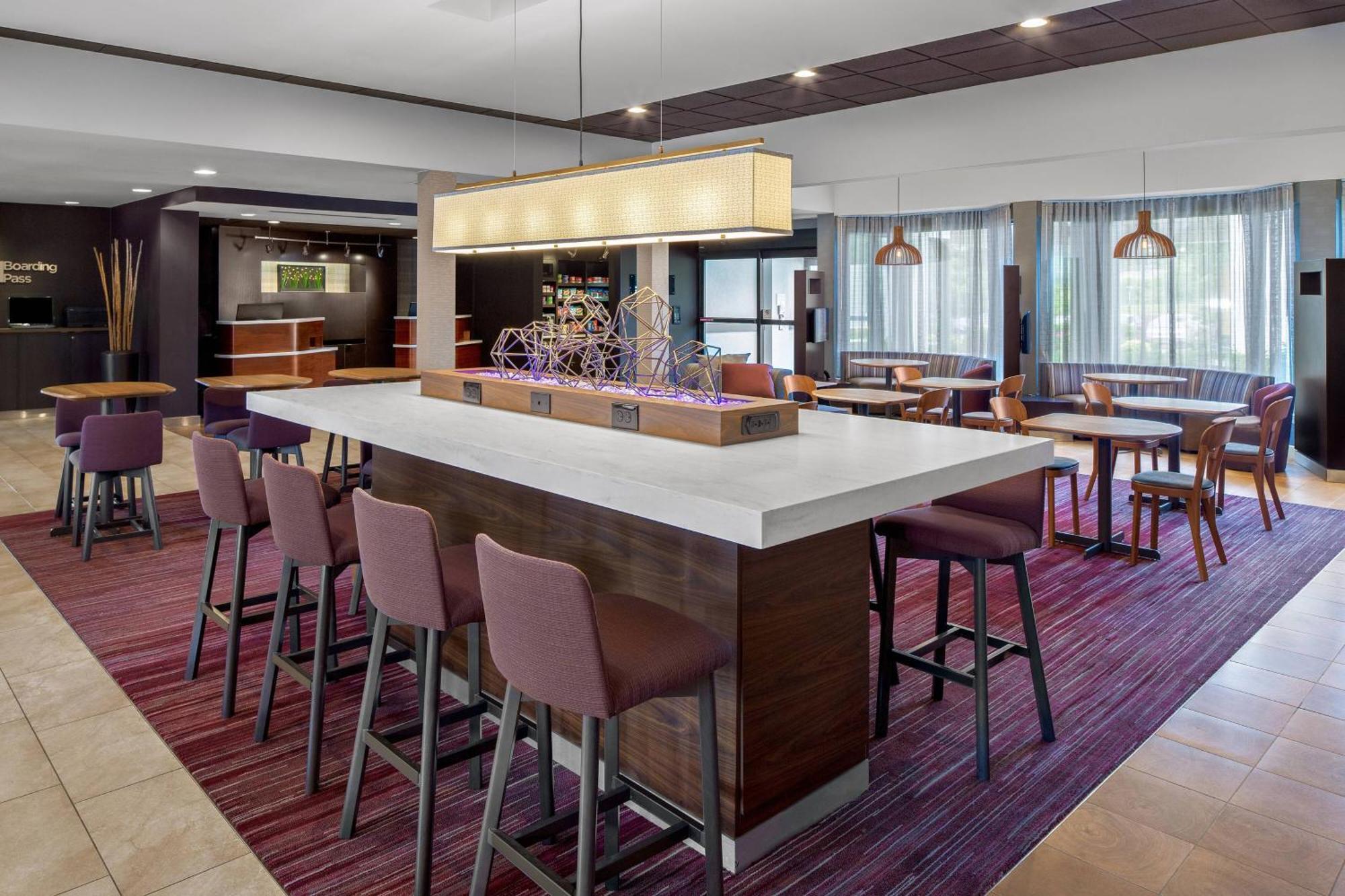 Courtyard By Marriott Pittsburgh Airport