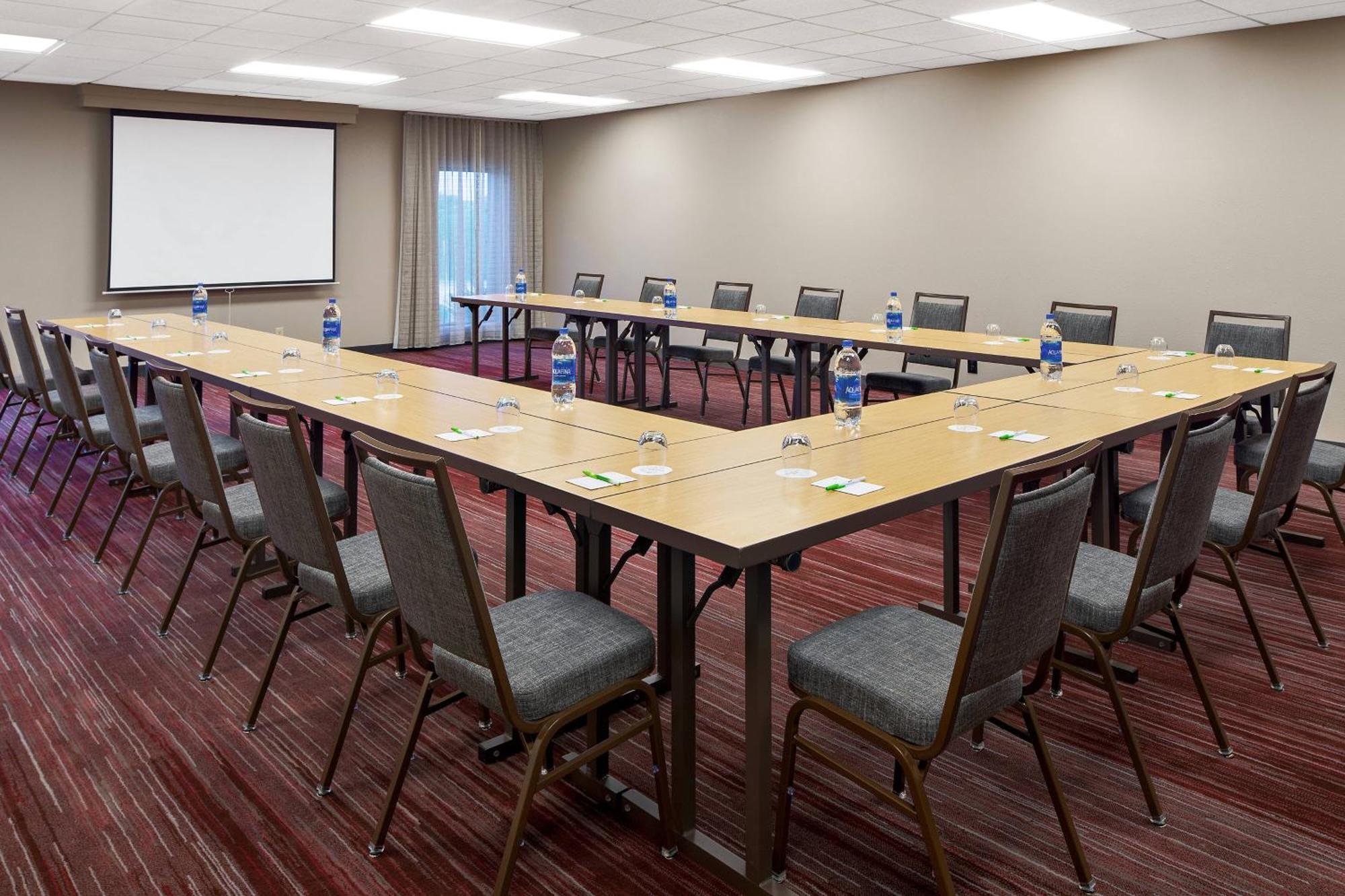 Courtyard By Marriott Pittsburgh Airport Hotel 3*