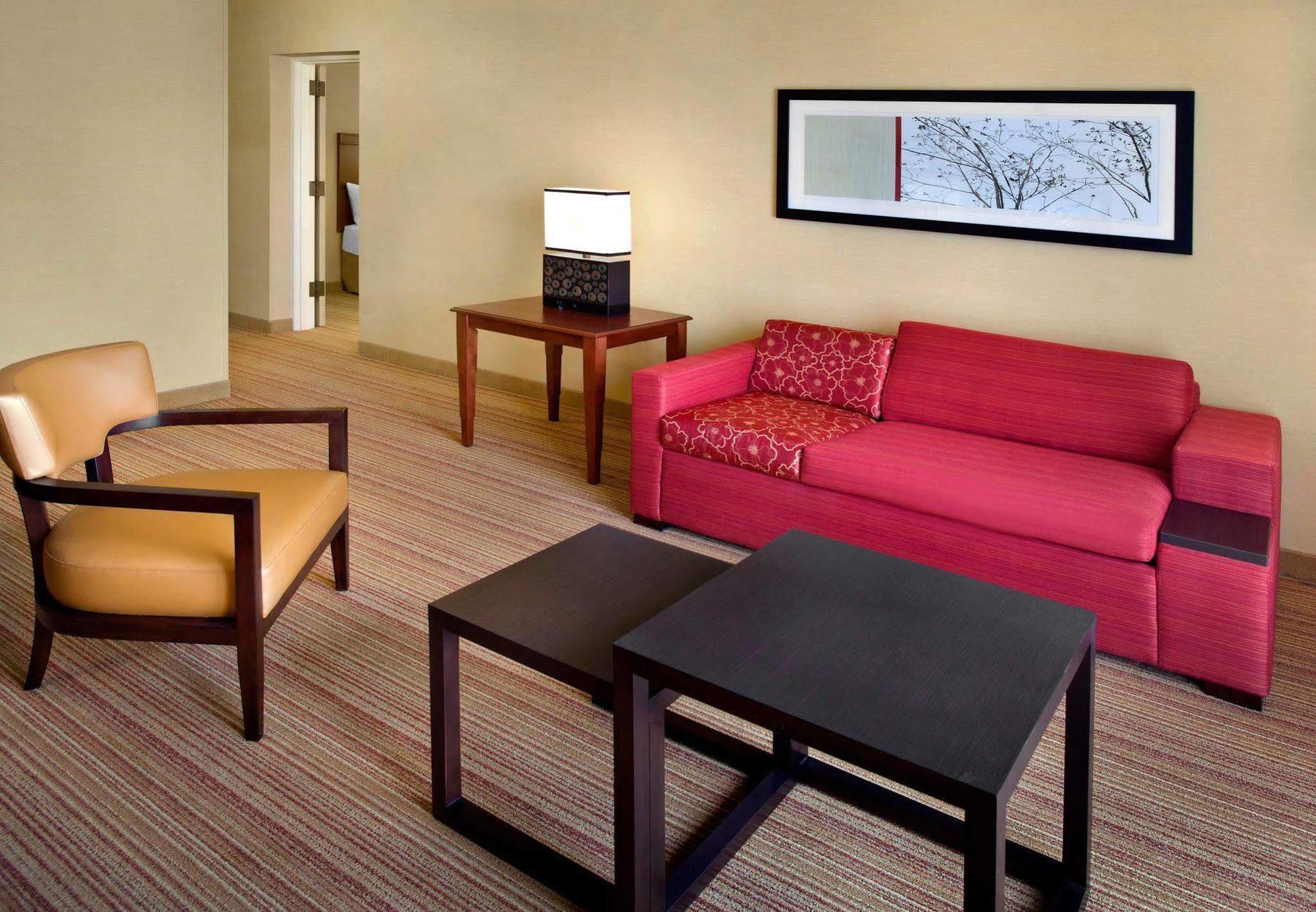 Courtyard By Marriott Pittsburgh Airport 3*