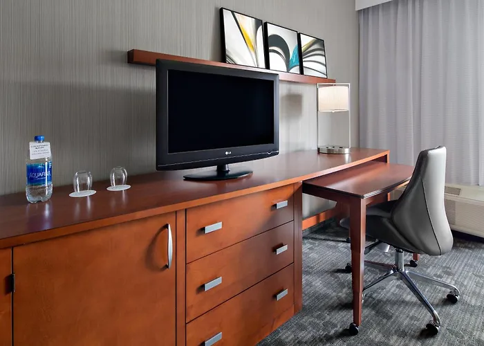 Courtyard By Marriott Pittsburgh Airport