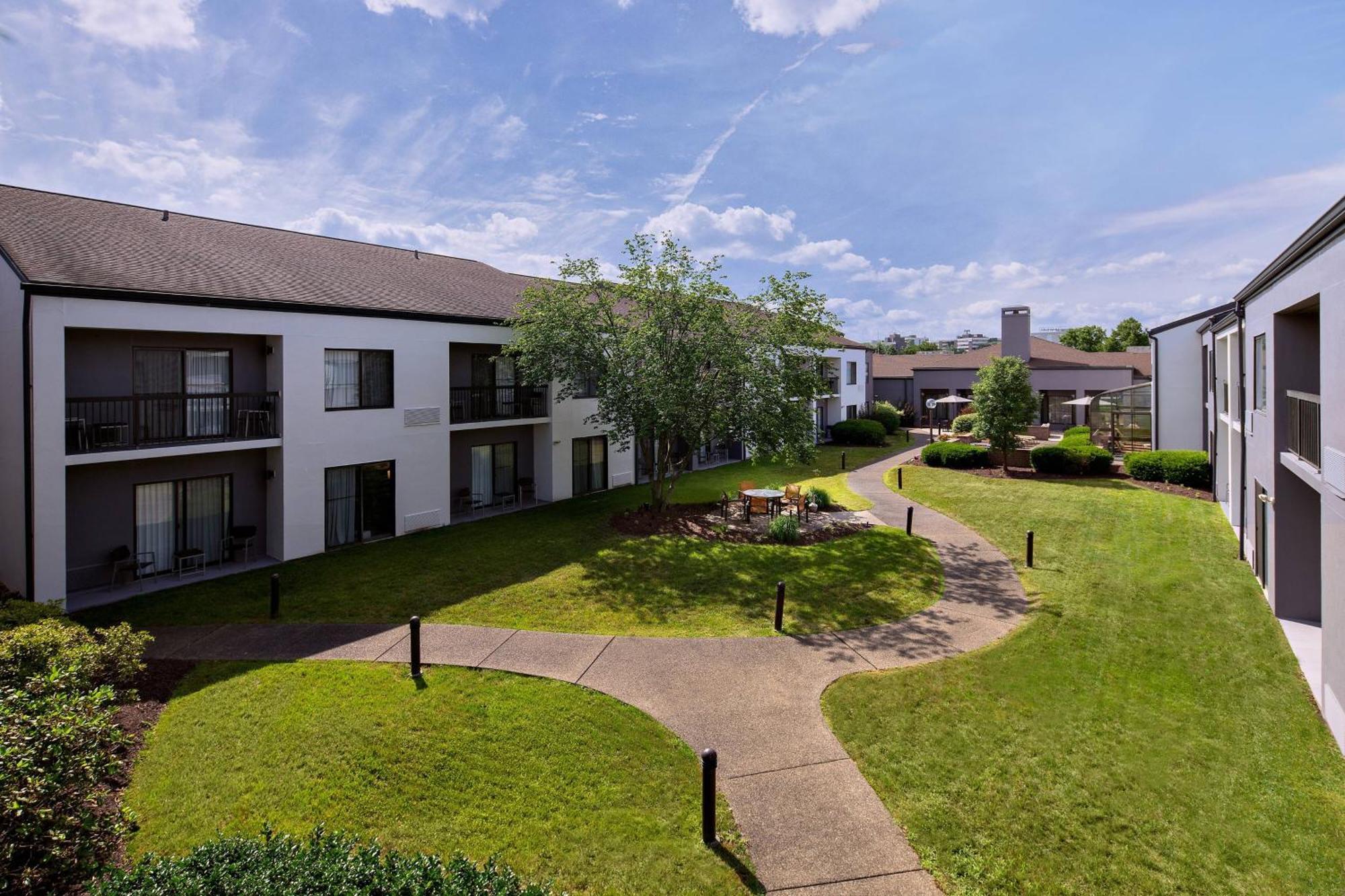 Courtyard By Marriott Pittsburgh Airport Hotel 3*
