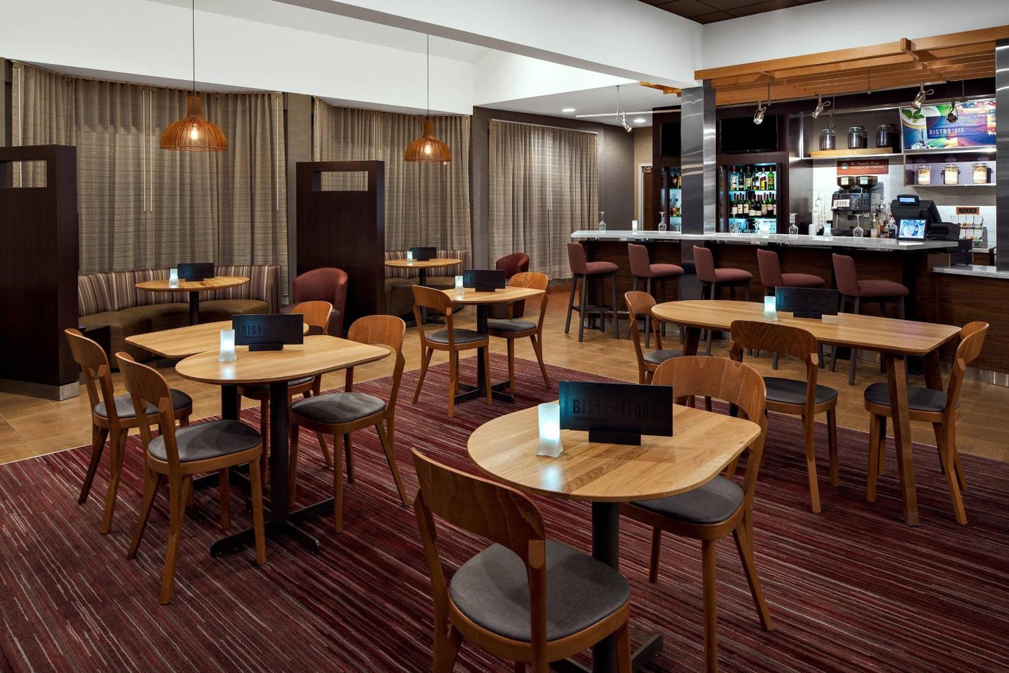 Courtyard By Marriott Pittsburgh Airport Hotel 3*