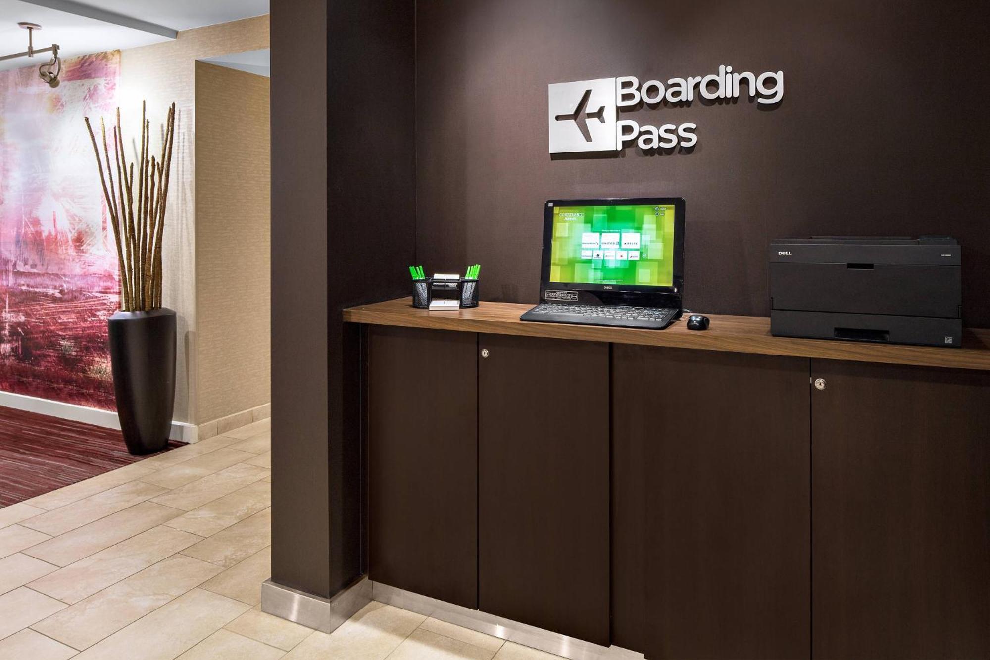 Courtyard By Marriott Pittsburgh Airport