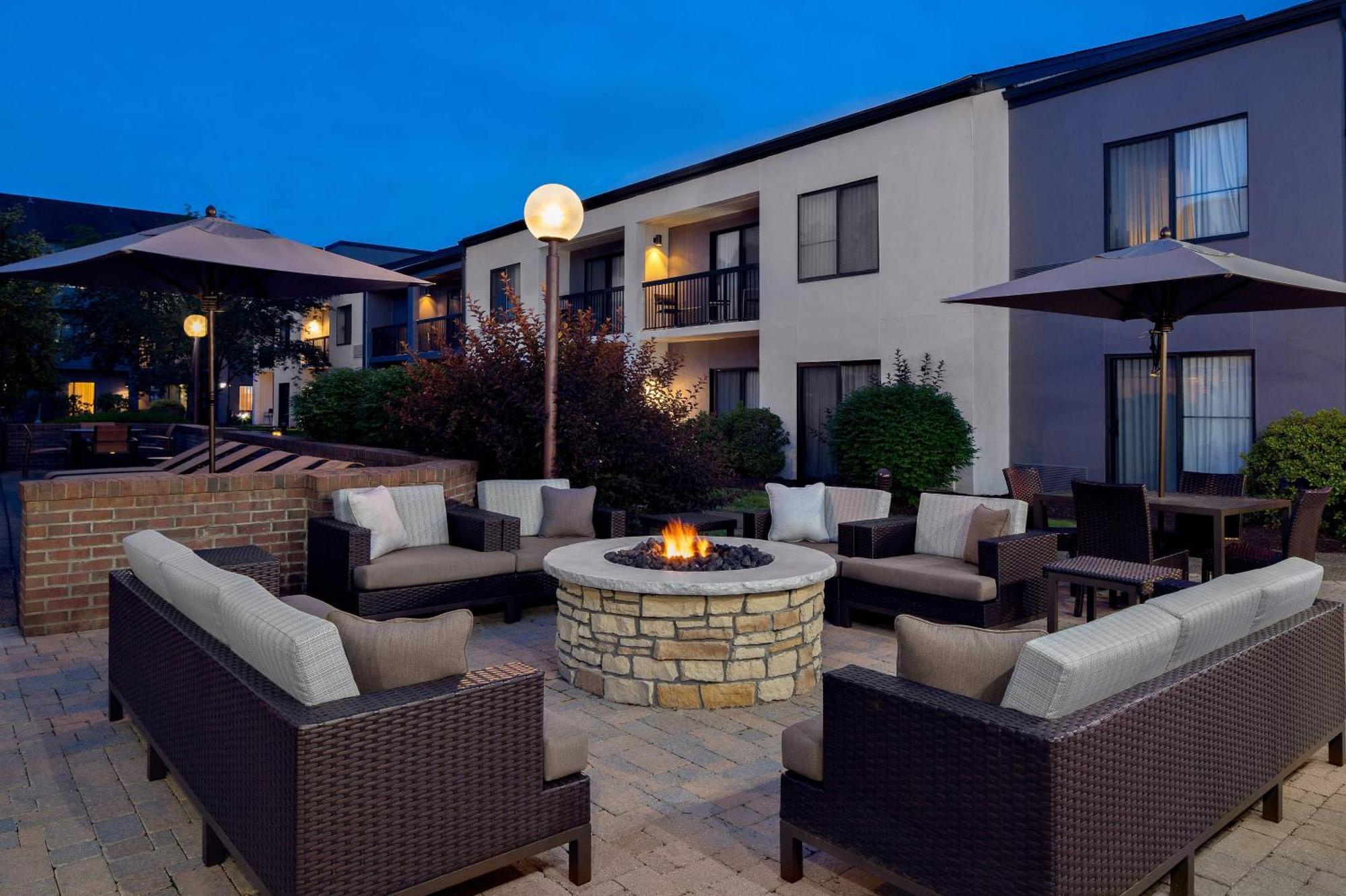 Courtyard By Marriott Pittsburgh Airport Hotel Coraopolis