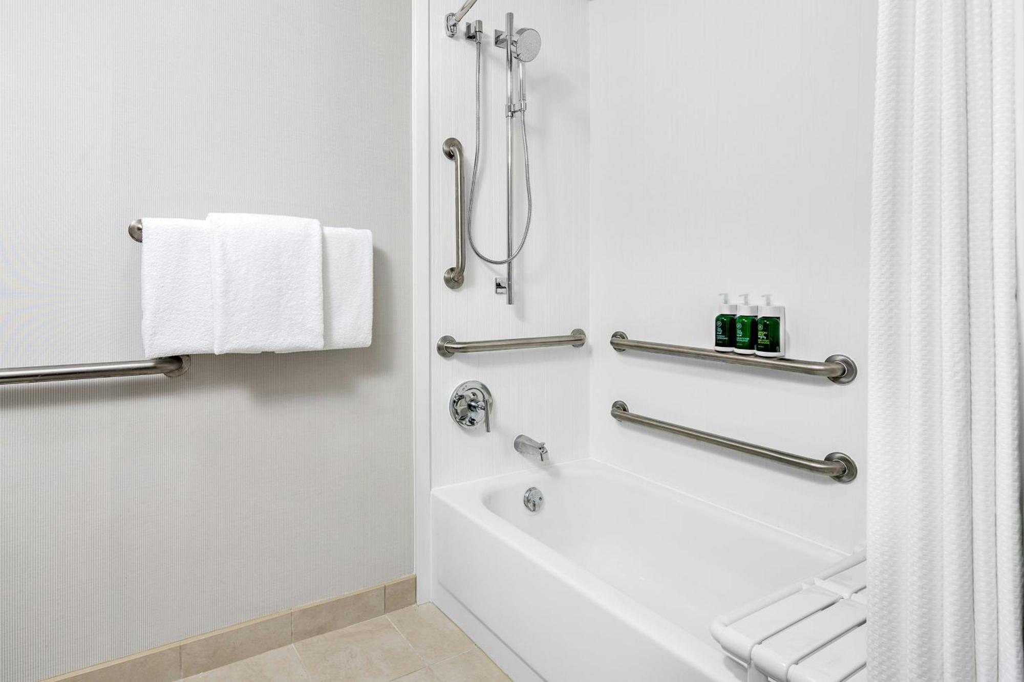 Courtyard By Marriott Pittsburgh Airport 3*